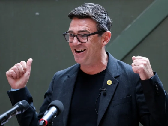 Andy Burnhamet megválasztották a brit Munkáspárt vezetőjének