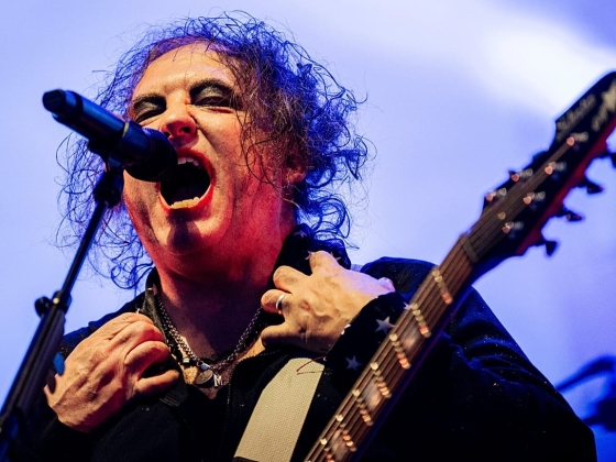A The Cure-s Robert Smith a világbajnokság félidei show-ján kiakadt