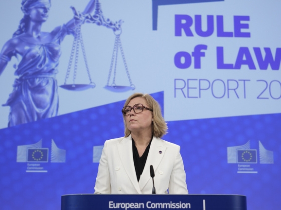 Kijött a legfrissebb EU-jelentés Magyarországról, váratlanul felbukkant Szijjártó Péter és Sulyok Tamás neve is