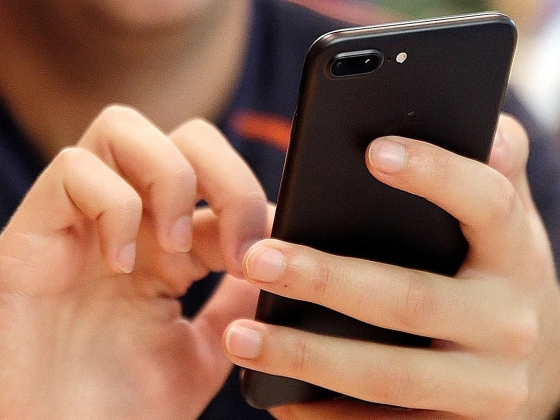 A telefonja tönkreteszi a hüvelykujját – és itt van, hogyan állíthatja le