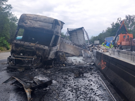 Megszólalt a nő, akinek a férje bent égett az M3-ason kigyulladt kamionban szerdán