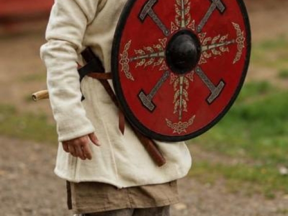 A vikingek újjáélesztője 100 mérföldes gyaloglásra készül viking ruhában