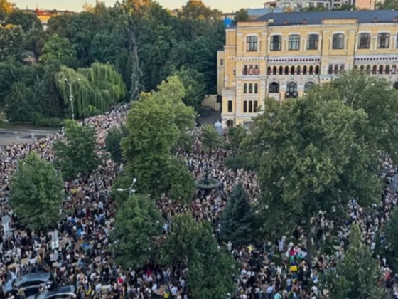 Több ukrán városban is jelentős tüntetések voltak, politikai lavina indulhat Kijevben - videók, képek