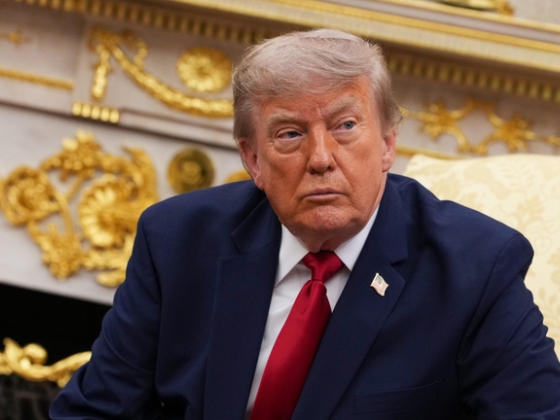 Donald Trump vámokkal sújtaná Kanadát, mert az erdőtüzek füstje elérte az Egyesült Államokat