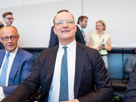 Németország: A béranyasági viták közepette lemond a CDU-s Jens Spahn
