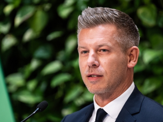 „Tik-tak, tik-tak” – Magyar Péter megmutatta, hol várta Sulyok Tamás lemondását