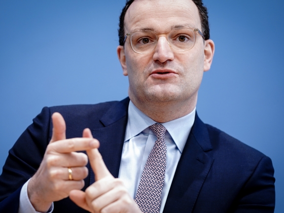 Belebukott a CDU frakcióvezetője a béranyabotrányba