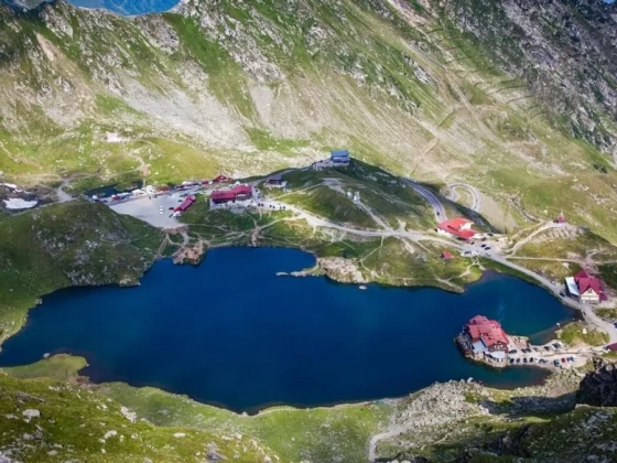 Tizennyolc turista rekedt a Bilea-tó felvonójában – videó