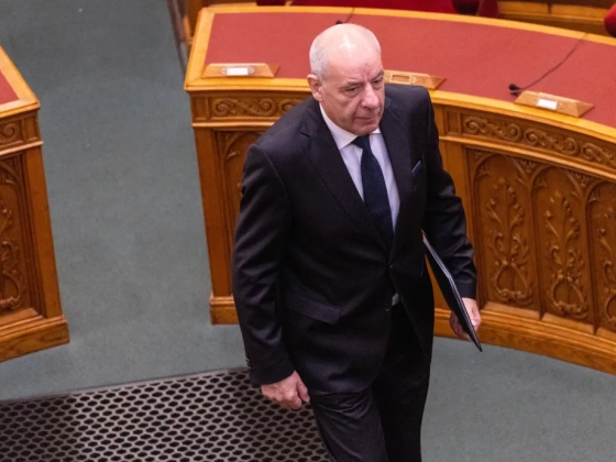 Kihirdették a Magyar Közlönyben az Alaptörvény 17. módosítását