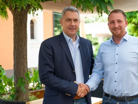 Kirúgták a MÁV-tól Orbán kampánykörútjának egyik résztvevőjét, akire a kampányban figyelt fel a Telex