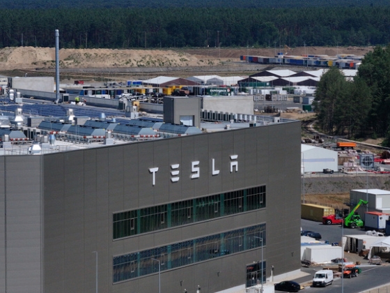 Bővíteni tervezi grünheidei gyárát a Tesla