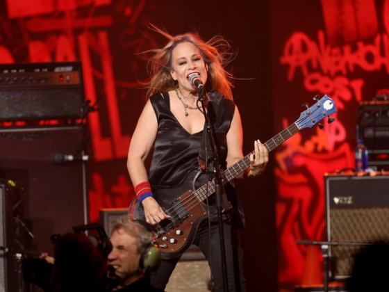 Agydaganatban halt meg a híres rockzenész, Jennifer Finch