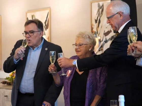 A 82 éves nagymama törvénymódosítást nyer, így élvezheti a Happy Hour-t a gondozóotthonban