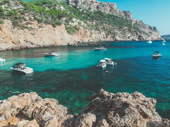 Övvel és kerékpárzárral támadt rá egy férfi két turistára Mallorcán