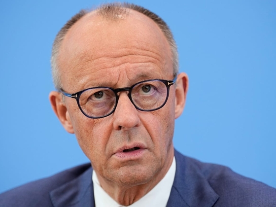 Merz német kancellár lehetséges kabinet-átalakításra utal, miután a CDU vezető figurája lemond