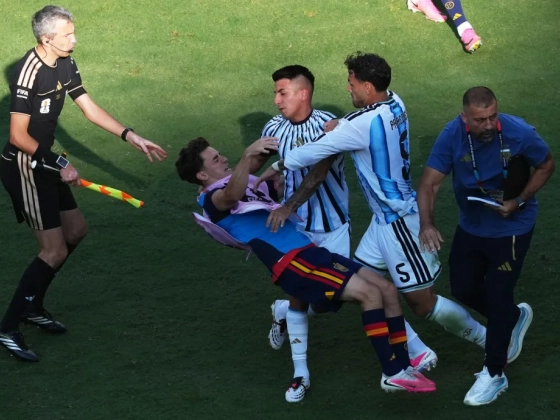 Paredes agya elborult a vb-döntő után, egy spanyolt torkon ragadott, egy másikat dzsúdódobással vágott földhöz