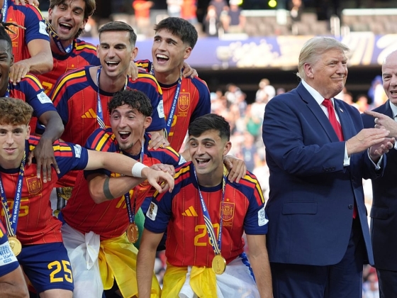 A spanyol világbajnoki győzelmet követően Donald Trump fotóbombázása a La Roja-ban