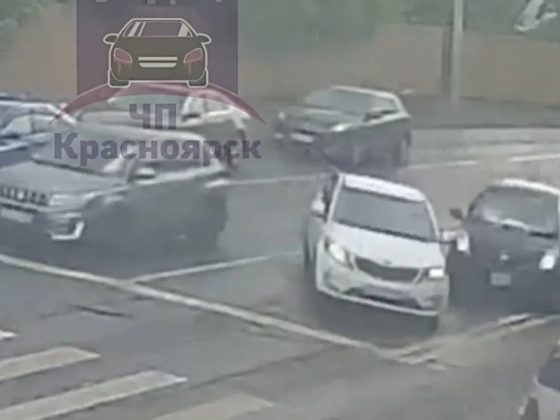A balesetet elkerülte, de közben egy másikat okozott – videó
