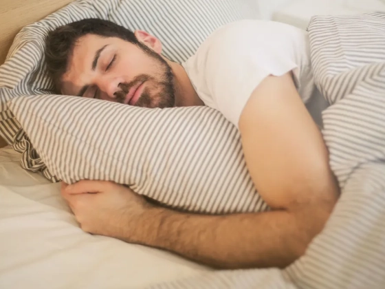 Megtalálták a jó alvás egyik titkát a kutatók – még fizetni sem kell érte