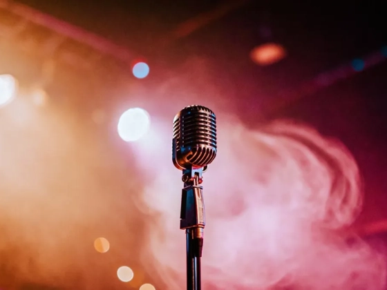 A hazánkban nagy sikerrel koncertező énekesnő kihagyta a saját fellépését – nélküle játszott a banda - videó