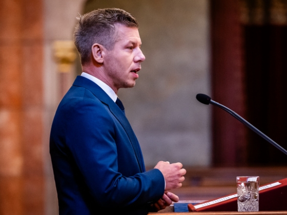 Így menekítették a pénzüket a NER milliárdosai, Magyar Péter lecsapott rájuk