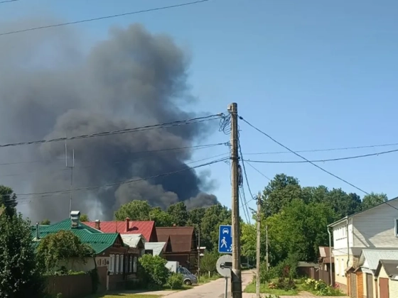 Lángokban az orosz olajraktár, több száz kilométerről csapott le Ukrajna + videó