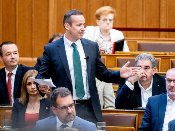 Toroczkai László Magyar Péternek: Kár, hogy nem látja az egész ország, ön mit csinál zárt ajtók mögött