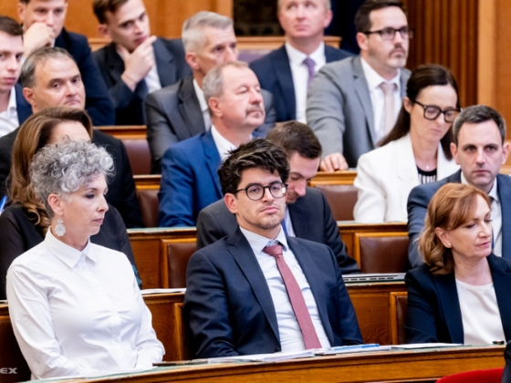 Velkey György László a Nemzetbiztonsági Bizottsággal vizsgáltatná, hogy milyen kockázatok következhetnek Szijjártó Péter döntéséből