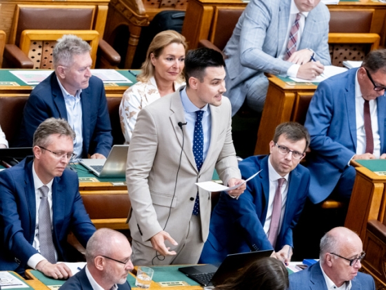 „Tudja, hogy mit mondott az ön kollégája az említett Karsai Dánielről?”
