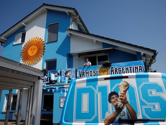 Maradona-szobor és kék-fehérre festett ház – nem a cseh fanatikuson múlt, hogy Argentína nem nyert vb-t