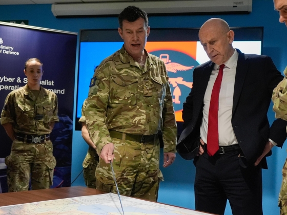 John Healey hetekkel azután lesz kancellár, hogy sokkolóan lemondott védői állásáról