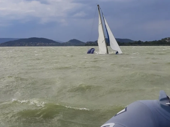 2 nap alatt 27 embert mentettek ki a viharos Balatonból a vízirendőrök