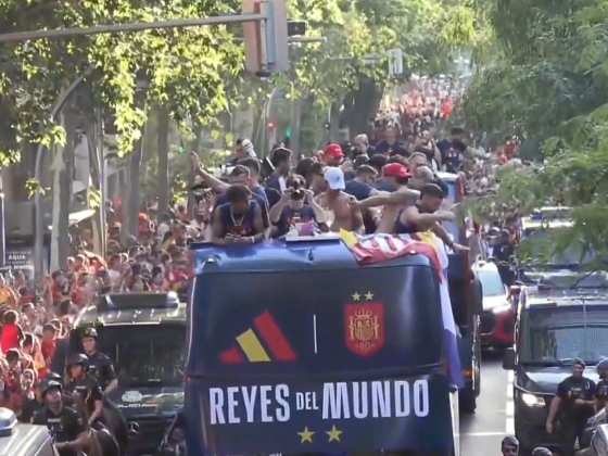 Több mint egymillió szurkoló tölti meg Madrid utcáit, hogy világbajnokokat fogadjanak