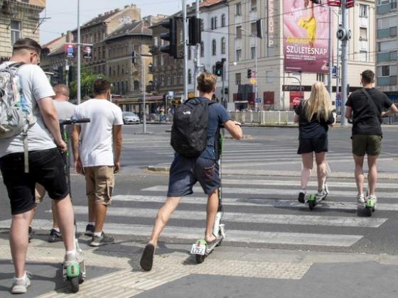 Sokan nem tudják, millió forintos veszélyt rejtenek az elektromos rollerek