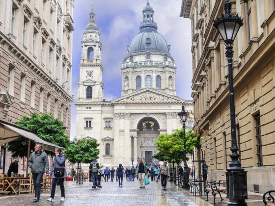 How to advertise to the international community in Budapest and across Hungary