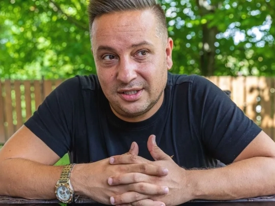 L.L. Junior kitálalt: 