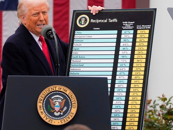 Trump az autókkal kapcsolatos vitákra hivatkozva 50%-os vámot vet ki a kanadai árukra