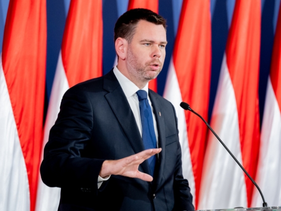 Vitézy Dávid szerint Lázár János éppen azt tette, ami tilos és amit tagadott
