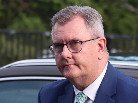 Észak-Írország első miniszterhelyettesét „padlóba ejtették” Donaldson letartóztatásának híre