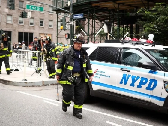 Lángba borította az ICE épületének bejáratát egy volt katona New Yorkban - videó
