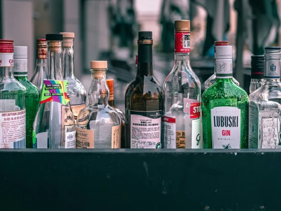 Drasztikus szigorítás jön, több mint ötezer német vasútállomáson tiltják be az alkoholfogyasztást