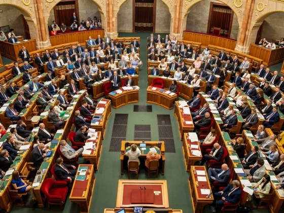 A köztársasági elnöki jelölési folyamatban a Fidesz és a KDNP nem vesz részt – élőben a parlament ülése