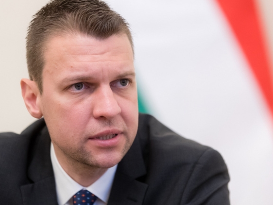 Menczer Tamás őszinte vallomása: nehéz állást találnia a családtagjainak a tiszás Magyarországon
