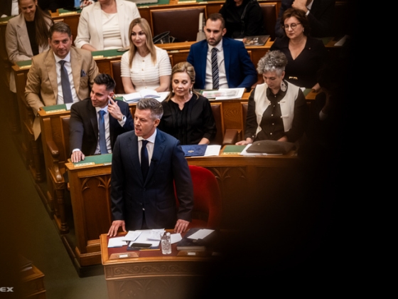 Magyar Péter azt állítja, Lázár János mégis felvette miniszteri fizetését a kampányban