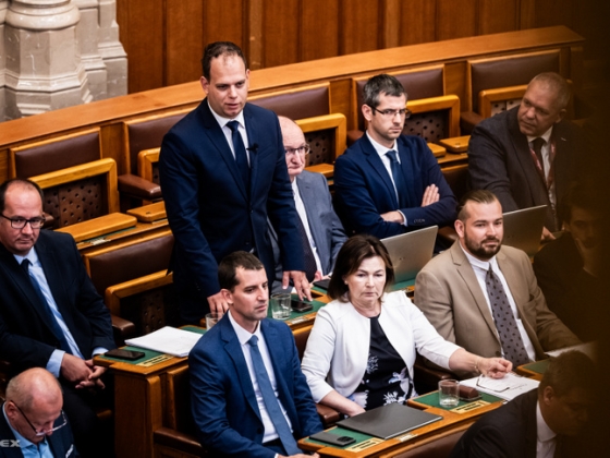 A Tisza képviselője úgy odaszólt a KDNP politikusának, hogy később inkább bocsánatot kért