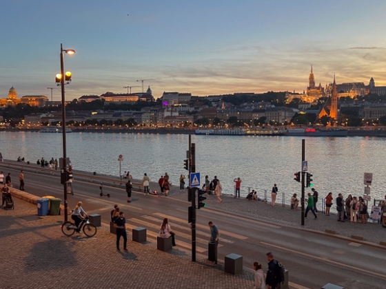 Kitört a zeneháború a Duna-korzón, írtak a főpolgármesternek, hogy tegyen valamit