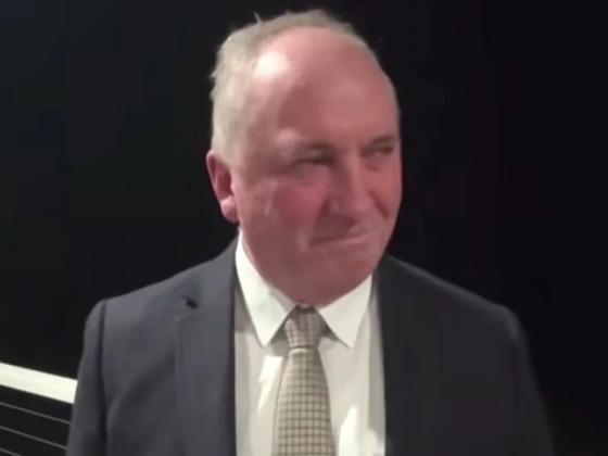 Élő adásban ordított rá a kutyájára az ausztrál politikus – videó