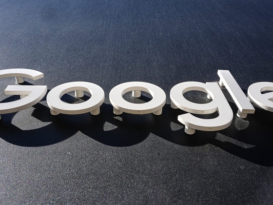 Brüsszel elkészíti az első digitális szabálykönyvi bírságot a Google ellen, kockáztatva Trump haragját – írja a média