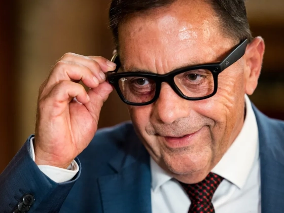 Pócs János kamerás szemüvege teljesen beindította a mémgyárat