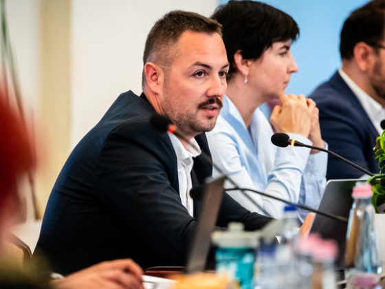 Újabb céghálózatot sejtenek az óbudai korrupciós ügy mögött, a Városháza szerződései is előkerültek